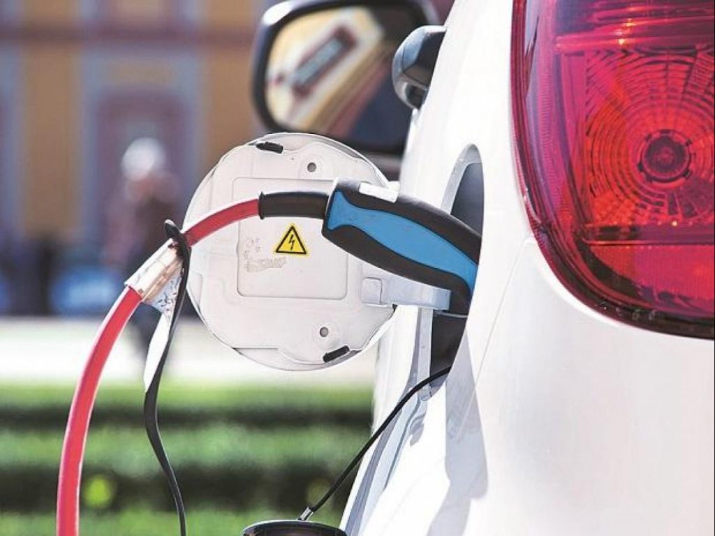 EV Charging | First EV Charging-Point gets Inaugurated in Mumbai