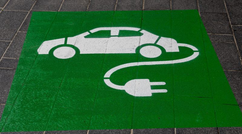 First EV Charging-Point gets Inaugurated in Mumbai