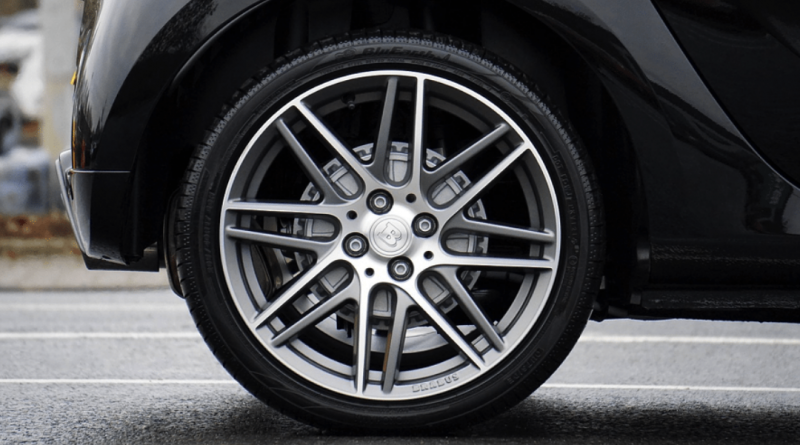 SHOULD YOU USE NITROGEN IN YOUR CAR TYRES